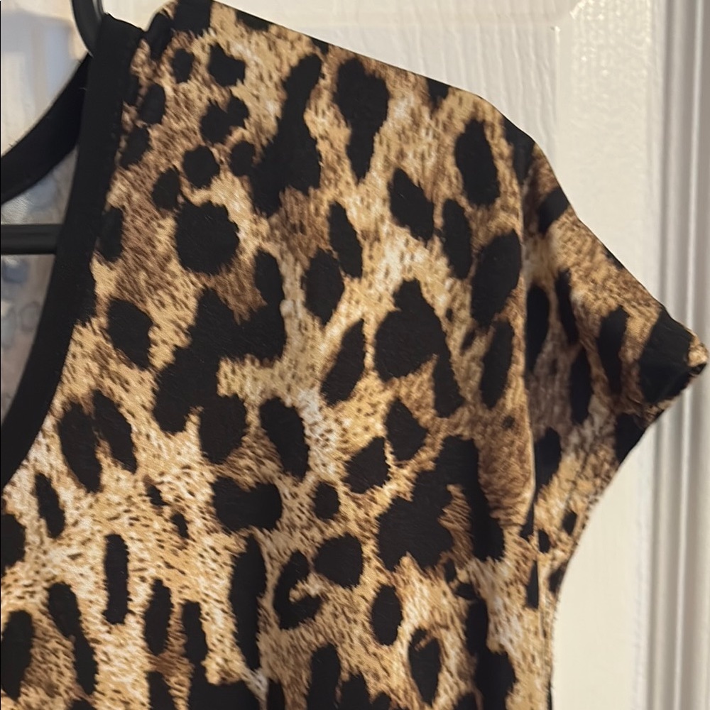 Leopard Print Women's Top - Picture 3 of 6